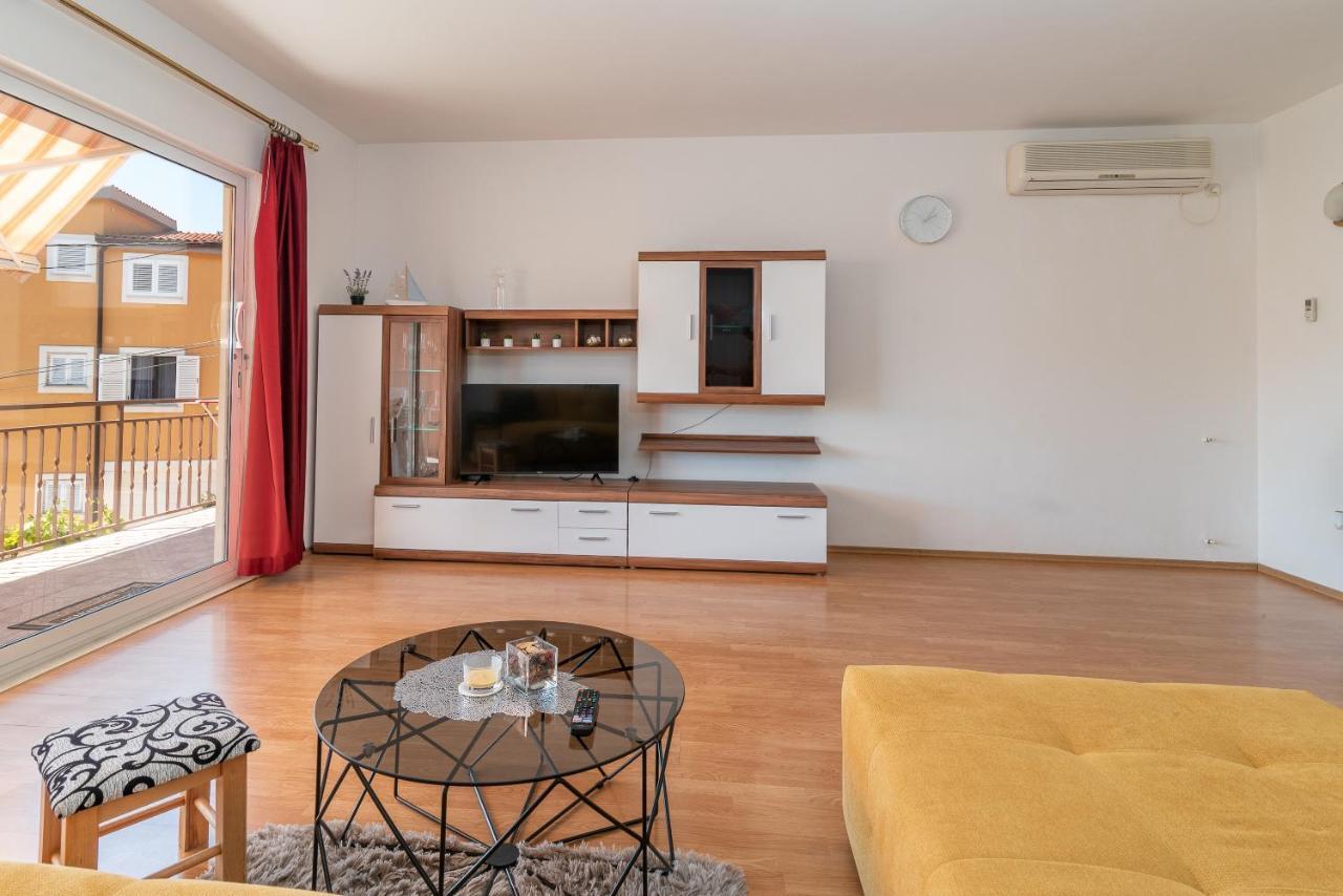 Comfortable Apartment Near The Sea Trogir Zewnętrze zdjęcie