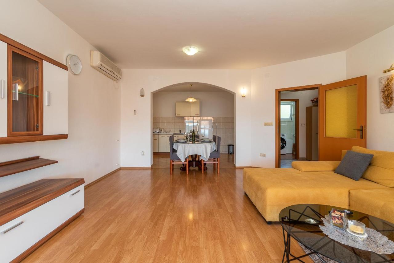 Comfortable Apartment Near The Sea Trogir Zewnętrze zdjęcie
